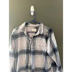 American‎ Eagle Womens Plaid Flannel Shirt Purple Blue Boyfriend Fit 100% Cotton thumbnail 2