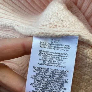 Nice  BCBG MAXAZRIA sweater 🍑🍑 thumbnail 9