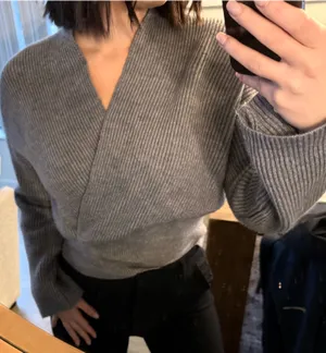 Commense Sweater thumbnail 2