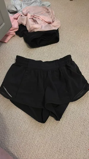 Lululemon Hotty Hot Shorts Black 2.5" thumbnail 3