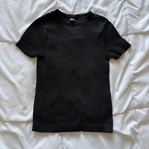 Old Navy Womens Seamless Rib-Knit Short Sleeve T-Shirt Black Crew Neck Small thumbnail 1