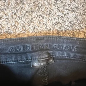 American Eagle Super‎ Hi Rise Jegging Jeans Black Ripped Knee Women Size 8 Short thumbnail 2