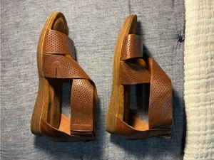 Pierre Dumas Brown Perforated Leather Wedge Sandals Women’s Size 7 thumbnail 3