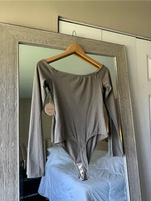 Camila Coelho x Revolve NWT Taupe Long Sleeved Novia Bodysuit Size Small thumbnail 2
