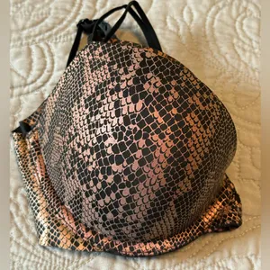 Victoria's Secret 32-D Black and Pink Snake Print Bra thumbnail 9