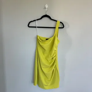 Lulu’s Lime Green Mini One Shoulder Body Dress Size Small thumbnail 2