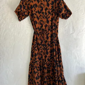 C+D+M Leopard Print Wrap Dress Womens Large Rust Orange Short Sleeve Tiered Midi thumbnail 4