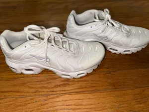Nike Air Max Plus TN Triple White – Youth 5Y (Fits Women’s 6.5) thumbnail 2