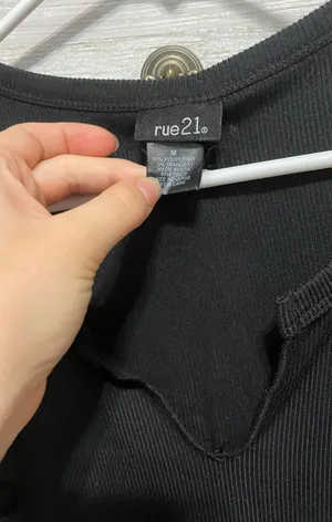Rue 21 Cropped Black Shirt thumbnail 3