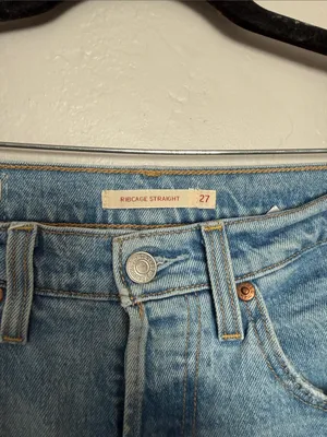 Levi’s ribcage straight jeans in size 27 thumbnail 8