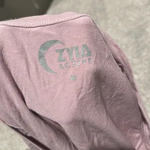 Zyia Active‎ cropped lilac front tie v neck shirt size M thumbnail 2