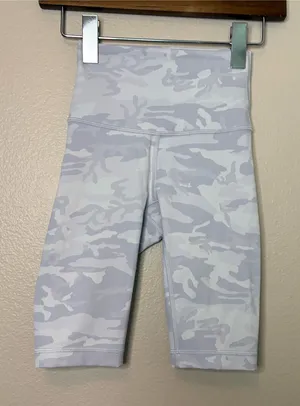 Lululemon women teens camp biker shorts size 0 athletic workout summer beach thumbnail 1
