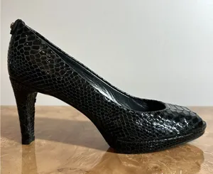 Stuart Weitzman Black Patent Reptile Embossed Peep Toe Pumps Heels 8 N thumbnail 1