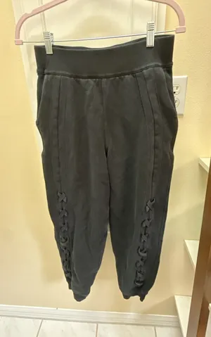 Lululemon Braided Detail High-Rise Jogger Size 6 Black thumbnail 1