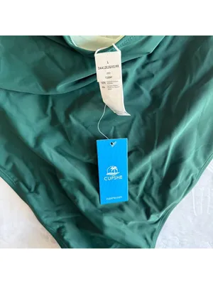 Cupshe NEW Women's Green Ruched Halter Top Swimsuit Swimwear Size Large #26034 thumbnail 9