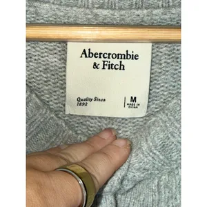 Abercrombie & Fitch Gray Wool Long Sleeve Cropped Cardigan Sweater Womens Size M thumbnail 3