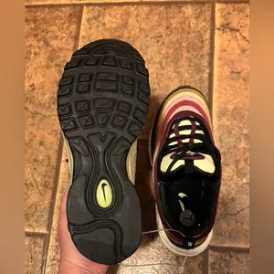 NWOT Nike Women's Air Max 97 SE shoes sz 7 thumbnail 4