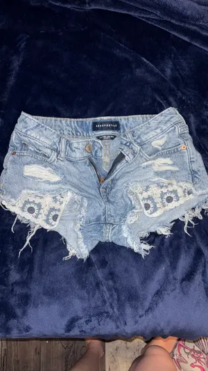 Aeropostale Shorts 2.5” low rise crochet pockets thumbnail 3