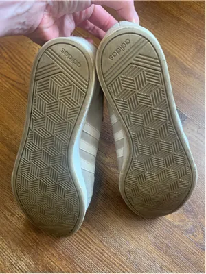 Women's Adidas Suede Sneakers in gray and White 8.5 thumbnail 6