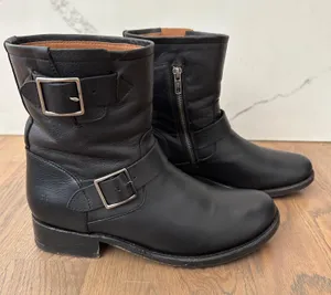 Frye Vicky Engineer Short Buckle Motorcycle Boot in Black Leather Size 9.5B thumbnail 2