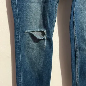Hollister Low Rise Super Skinny Jeans Floral Embroidery thumbnail 3