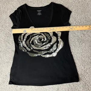Express Womens Black V-Neck Sequin Rose Graphic Tee Cap Sleeve Top Size M thumbnail 3