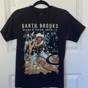 Garth Brooks World Tour 2014-17 Concert Tee Small Country Music thumbnail 1