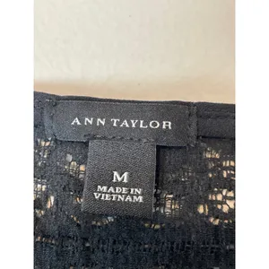 Ann Taylor Sheer Lace High‑Low Short Sleeve Top Size M Black Cotton thumbnail 2