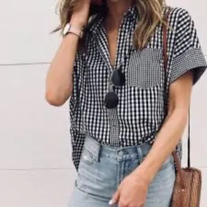 Madewell• Gingham-Play Button-Down Shirt Size S D40‎ thumbnail 3