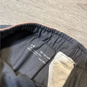 •UNDER ARMOUR• SHORTS thumbnail 3