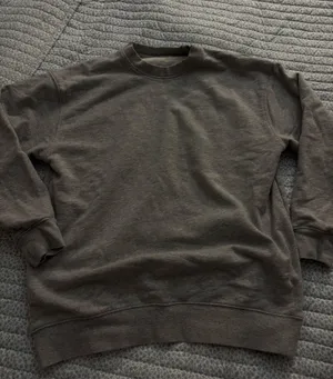 Aritzia community crew neck thumbnail 1