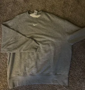 Nike Crewneck thumbnail 1