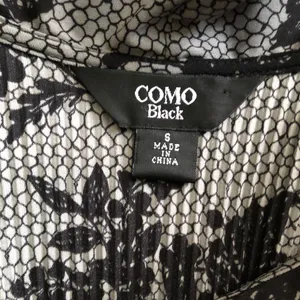 Como Black Whimsygoth Grey black floral ruffle button up down shirt blouse top floral long flare sleeve office siren core, dark academia scoop neck Size S-measurement in pics-stretchy Excellent condition thumbnail 3