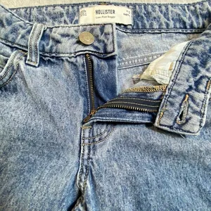 Hollister Low-Rise Baggy Jeans Women 000R W23 Blue Acid Wash Denim Y2K 90s EUC thumbnail 4
