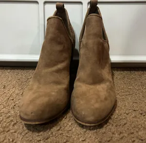 Brown hells shoes Size 6 thumbnail 1