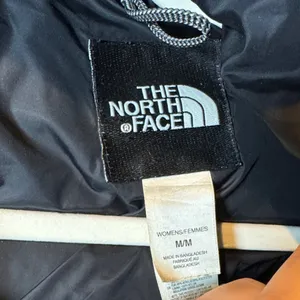 The North Face Women's Black 550 goose down Jacket with fur lined Hood thumbnail 6