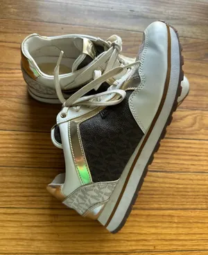 Michael Kors Maddy Two Tone Logo Trainer Sneakers White Brown Gold 9M thumbnail 1