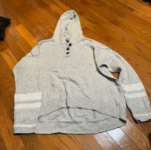 American Eagle Outfitter Sweater thumbnail 1