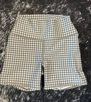 Alo Yoga Shorts Biker thumbnail 1
