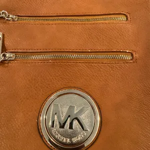 Michael kors bag thumbnail 2
