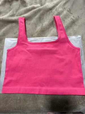 OQQ Ribbed Seamless Yoga Crop Tank Top- Pitaya thumbnail 3