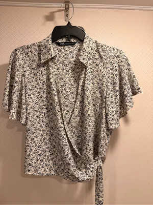 NWOT Zara Cream Floral V-Neck Tie-Side Blouse Size XS thumbnail 2