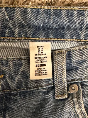 H&M Ripped Jeans thumbnail 2