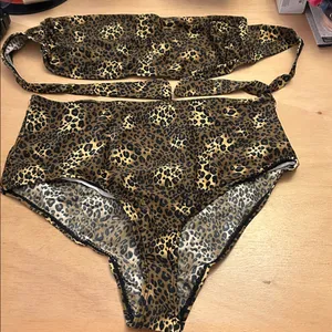 Free with Bundle New Women’s Leopard Print Bikini Set High rise size Large thumbnail 1