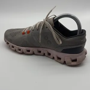 On Cloudstratus Womens Running Shoes Grey Orange Swiss Engineering US 7.5 RIGHT thumbnail 3