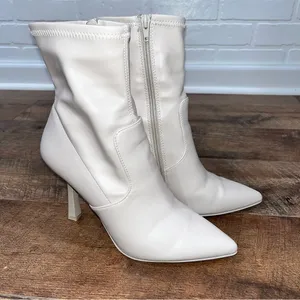 Steve Madden Elan Bootie in Creamy White thumbnail 6