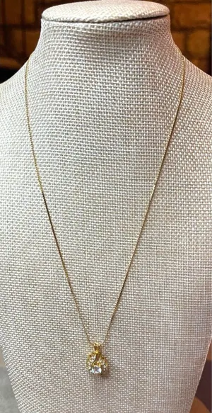 Gold Twist Solitaire Round Crystal Pendant Necklace thumbnail 1