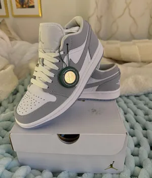 Jordan Nike Air  1 Wolf Gray thumbnail 2