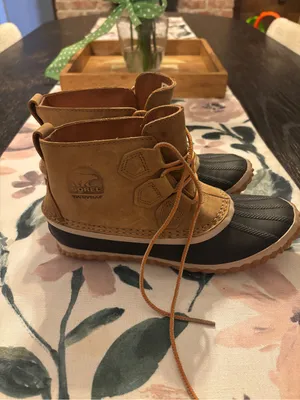 Sorel Two-Tone Leather and Rubber Winter Boots in Brown and Black thumbnail 2