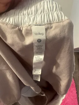 Lululemon Hotty Hot Short 2.5” thumbnail 4